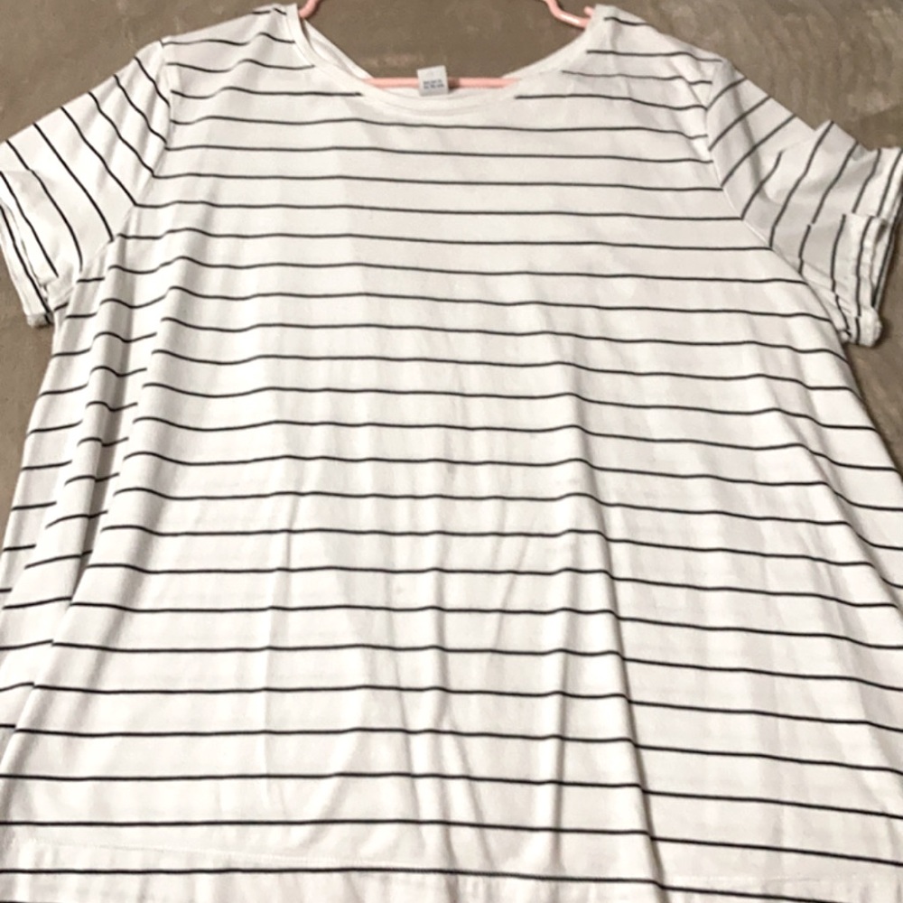 Black and white short sleeve shirt